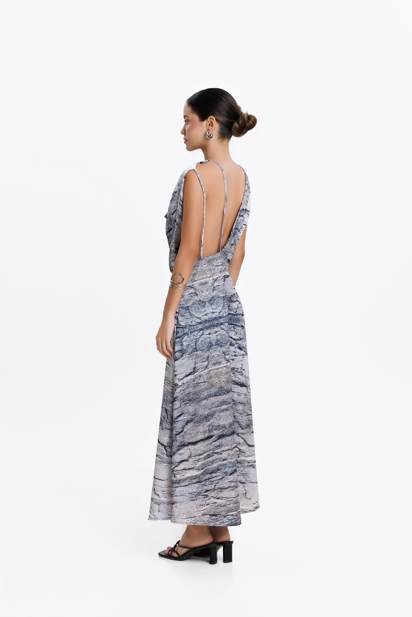 PRE-ORDER LA TAYANI MIDI DRESS