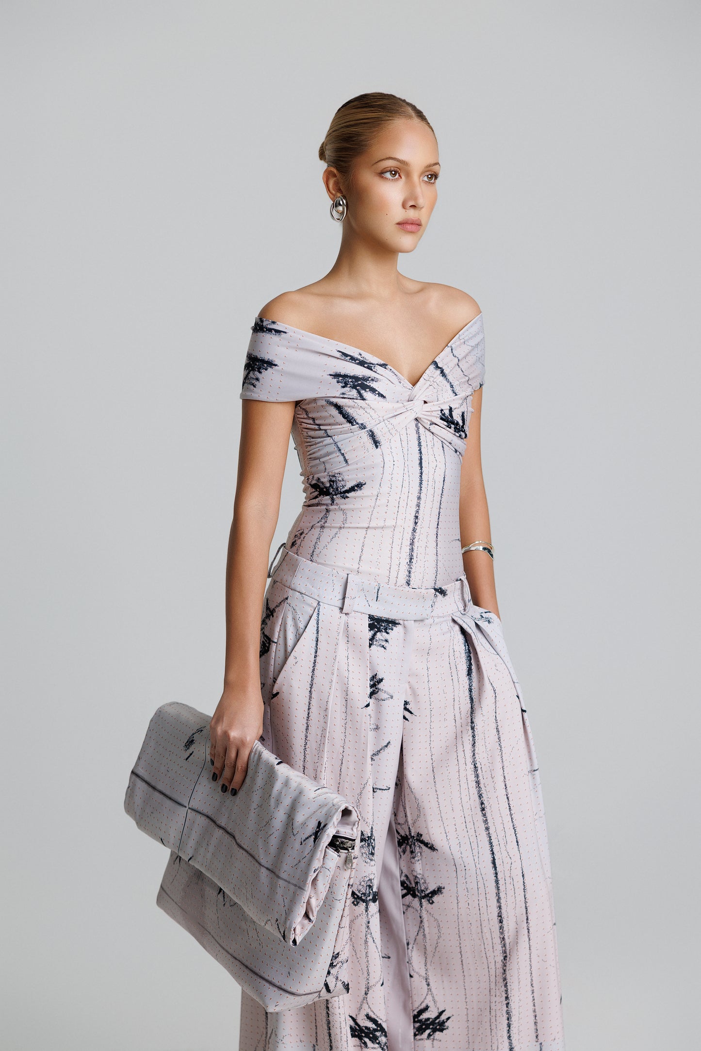 PRE-ORDER ESCALA CLUTCH