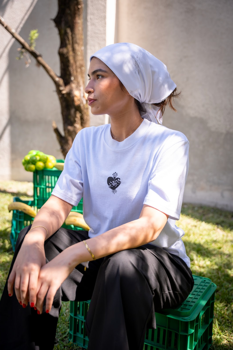 LA SOBREMESA HANDKERCHIEF