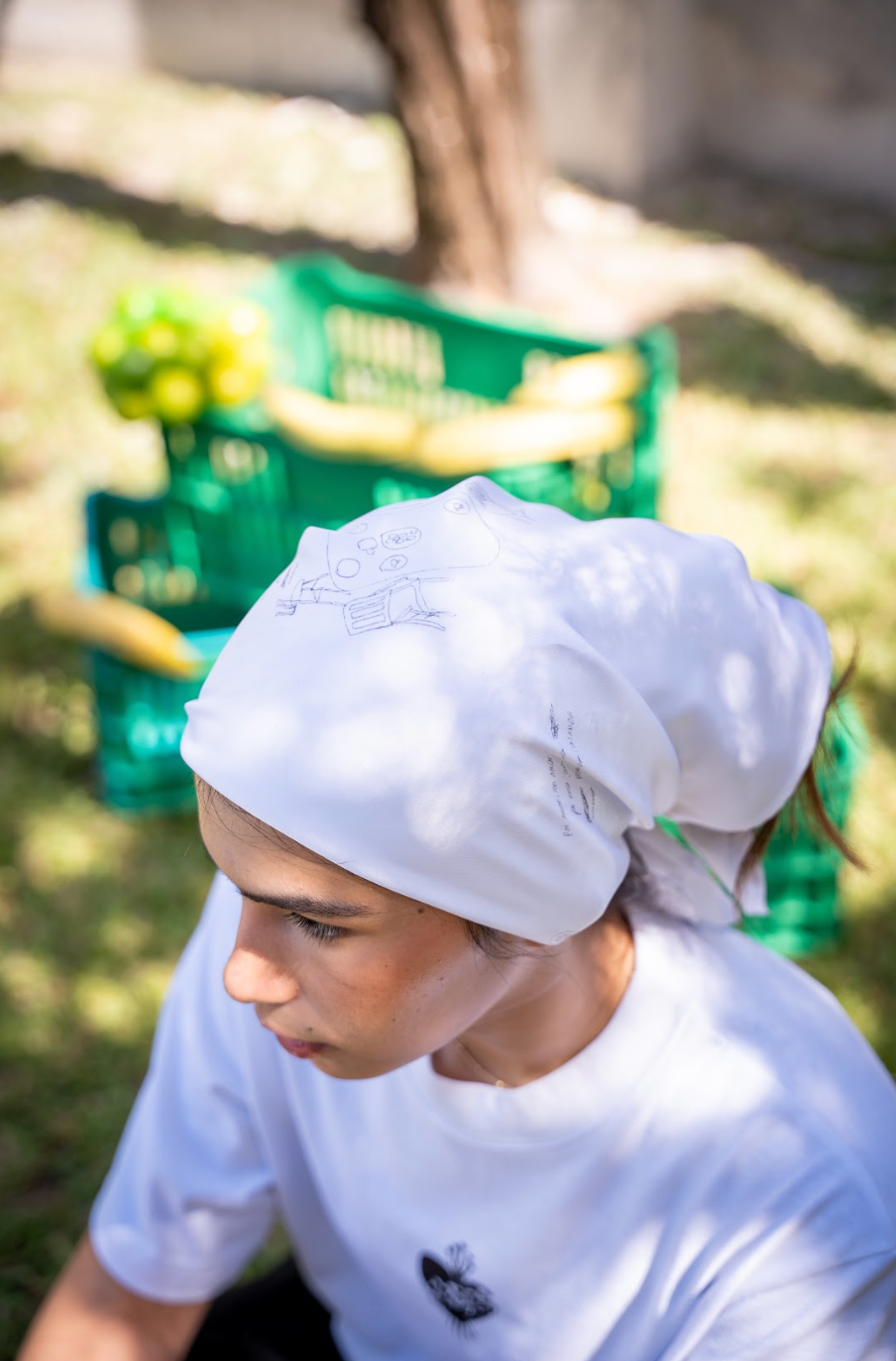 LA SOBREMESA HANDKERCHIEF