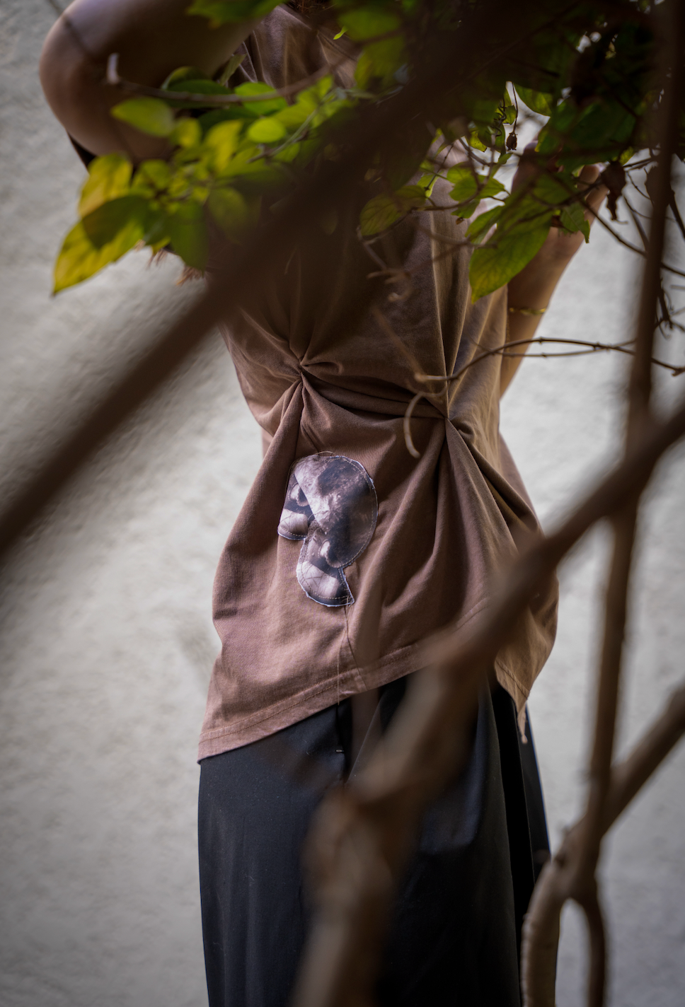LOS JARRONES TEE