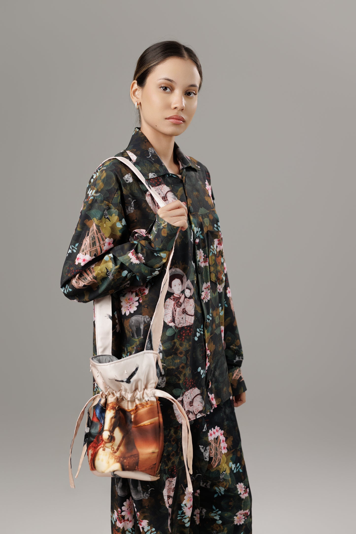 CAMINOS DE LUZ BUCKET BAG