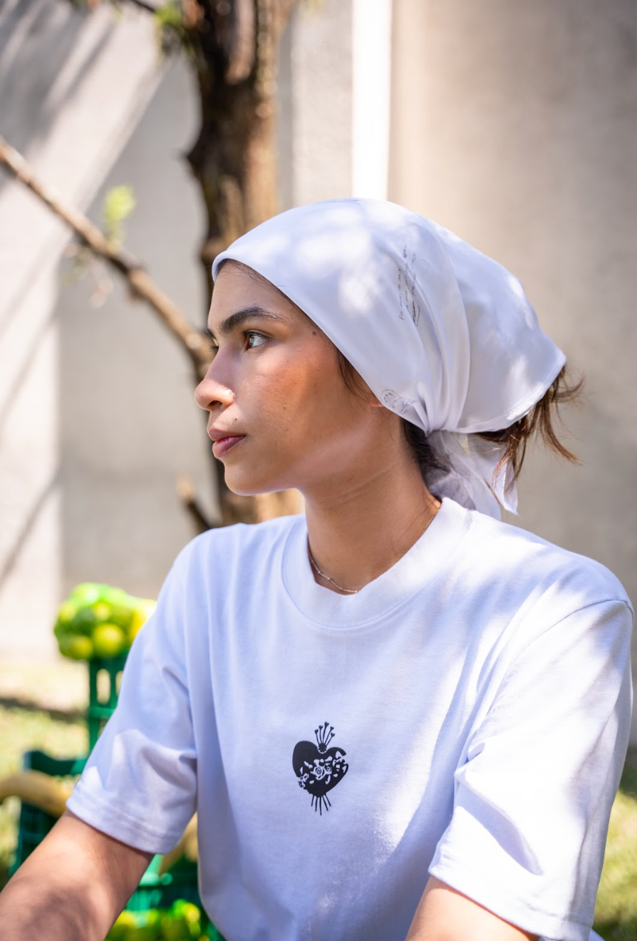 LA SOBREMESA HANDKERCHIEF